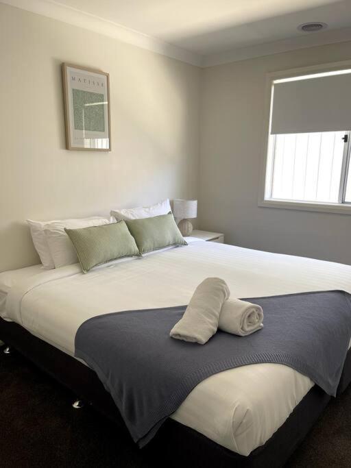 Urban 3Br Oasis: Style & Comfort Villa Wagga Wagga Eksteriør billede